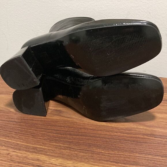 TopShop Black Crinkle Patent Leather Bootie with Back Zipper. Size 37. - Picture 6 of 7